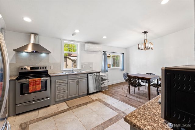 8324 Golden Valley Blvd, Maple Falls, WA 98266