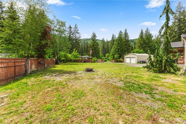 8324 Golden Valley Blvd, Maple Falls, WA 98266