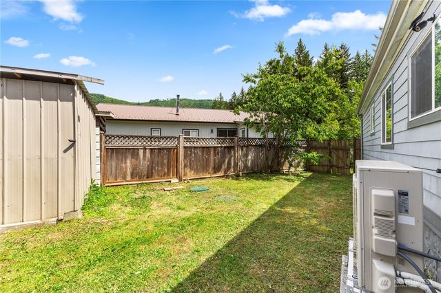 8324 Golden Valley Blvd, Maple Falls, WA 98266