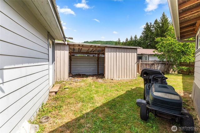 8324 Golden Valley Blvd, Maple Falls, WA 98266