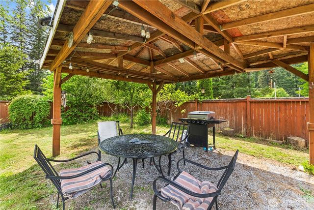 8324 Golden Valley Blvd, Maple Falls, WA 98266