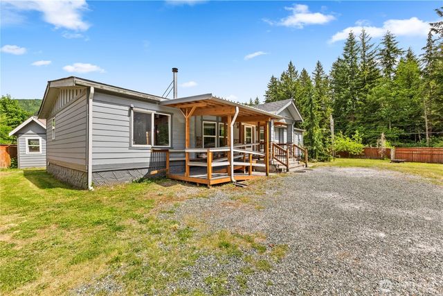 8324 Golden Valley Blvd, Maple Falls, WA 98266