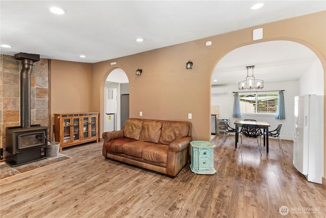 8324 Golden Valley Blvd, Maple Falls, WA 98266
