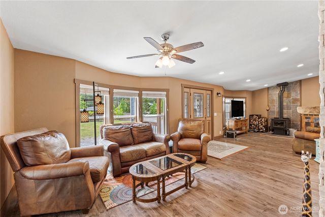 8324 Golden Valley Blvd, Maple Falls, WA 98266