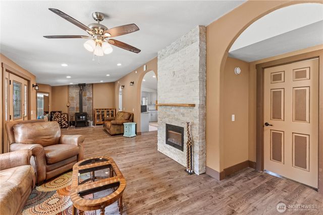 8324 Golden Valley Blvd, Maple Falls, WA 98266