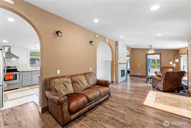 8324 Golden Valley Blvd, Maple Falls, WA 98266