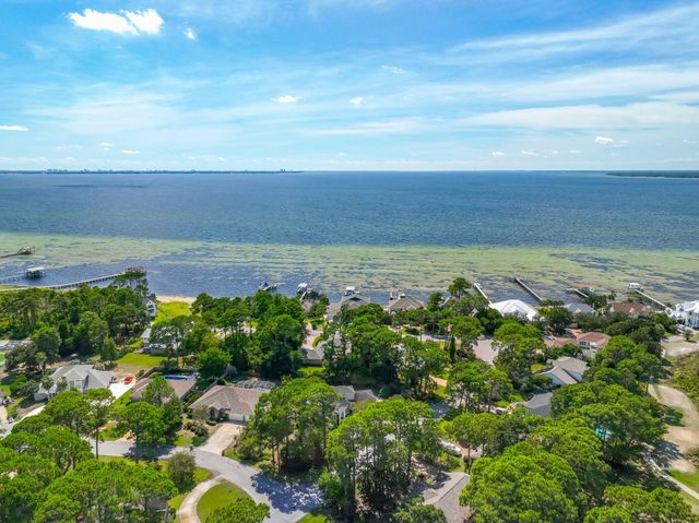 170 Baywind Drive, Niceville, FL 32578