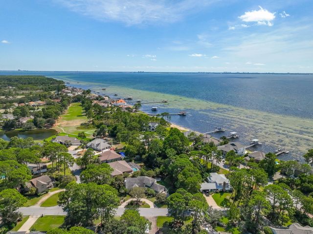 170 Baywind Drive, Niceville, FL 32578