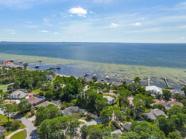 170 Baywind Drive, Niceville, FL 32578