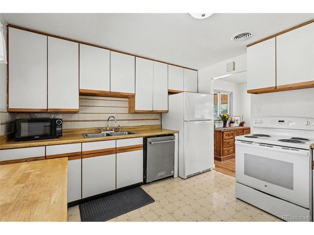 3061 Worchester St, Aurora, CO 80011
