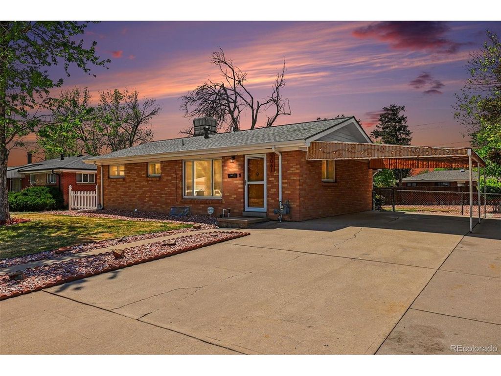 3061 Worchester St, Aurora, CO 80011