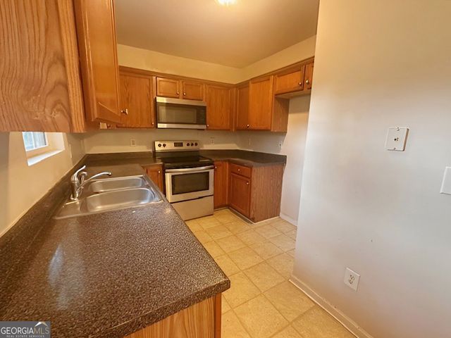 627 Mill Stone Bluff B, Monroe, GA 30655