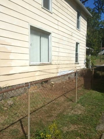 1107 N Jefferson St, New Castle, PA 16101