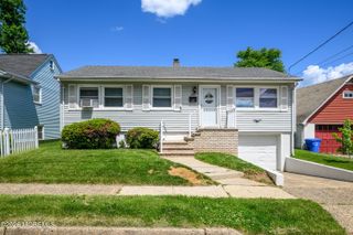 290 Grove Street, Woodbridge, NJ 07095