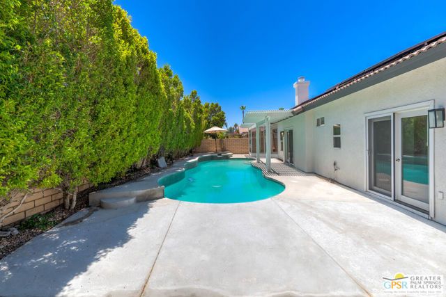 2220 N Paseo De Anza, Palm Springs, CA 92262