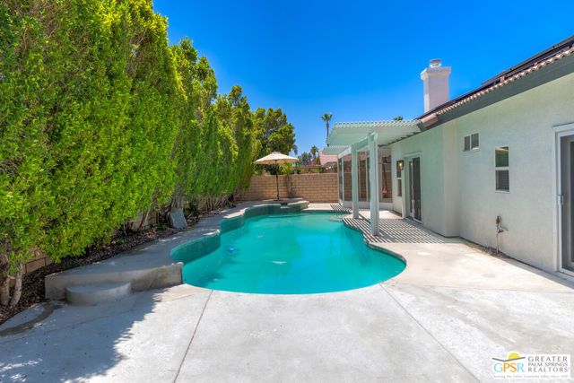 2220 N Paseo De Anza, Palm Springs, CA 92262
