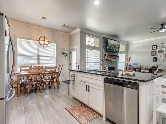 117 W Duane Drive, Mustang, OK 73064