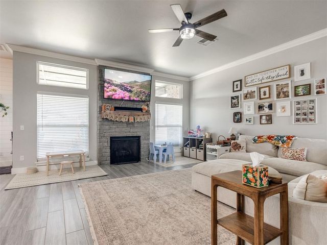 117 W Duane Drive, Mustang, OK 73064