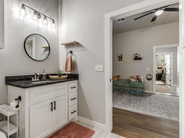 117 W Duane Drive, Mustang, OK 73064