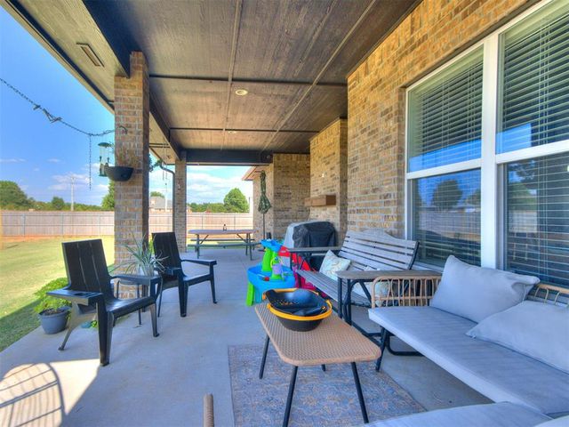 117 W Duane Drive, Mustang, OK 73064