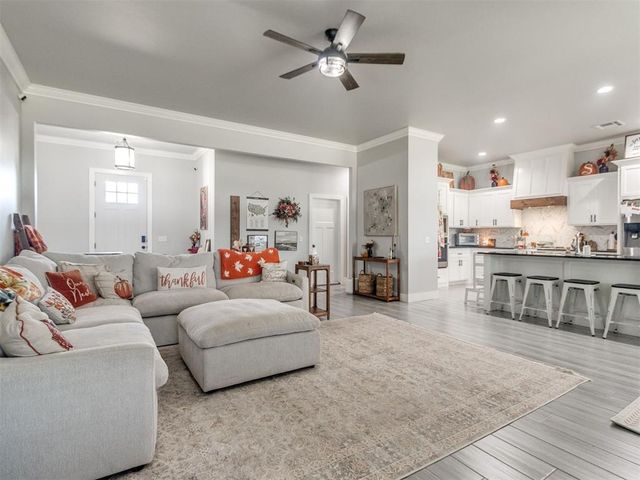 117 W Duane Drive, Mustang, OK 73064