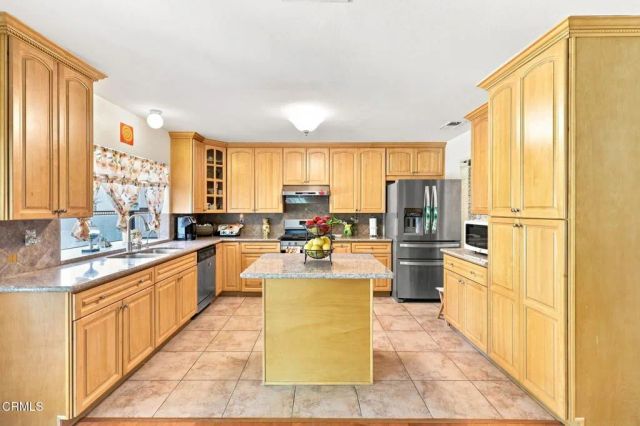 1935 El Rancho Drive, Camarillo, CA 93010