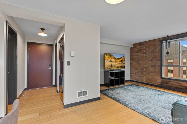 905 Cherry Street #601, Seattle, WA 98104