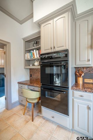 1520 Clubview Dr, Tyler, TX 75701