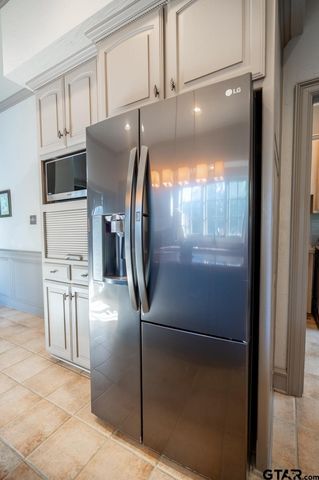 1520 Clubview Dr, Tyler, TX 75701