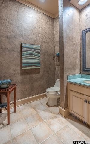 1520 Clubview Dr, Tyler, TX 75701