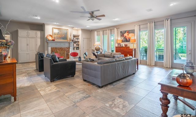 1520 Clubview Dr, Tyler, TX 75701