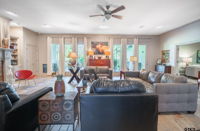 1520 Clubview Dr, Tyler, TX 75701