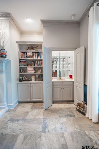 1520 Clubview Dr, Tyler, TX 75701