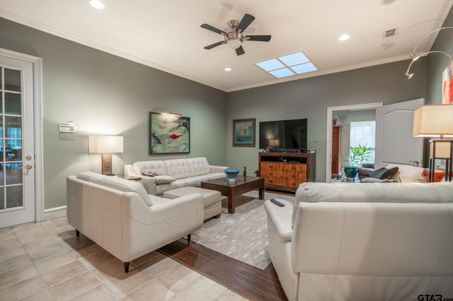 1520 Clubview Dr, Tyler, TX 75701