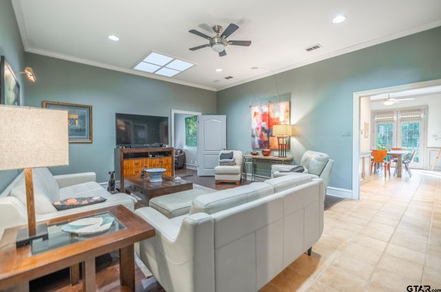 1520 Clubview Dr, Tyler, TX 75701