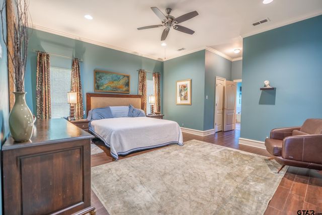 1520 Clubview Dr, Tyler, TX 75701