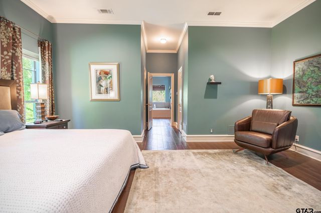 1520 Clubview Dr, Tyler, TX 75701