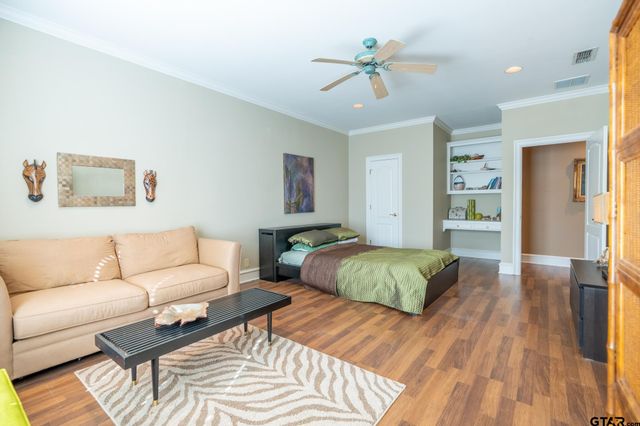 1520 Clubview Dr, Tyler, TX 75701