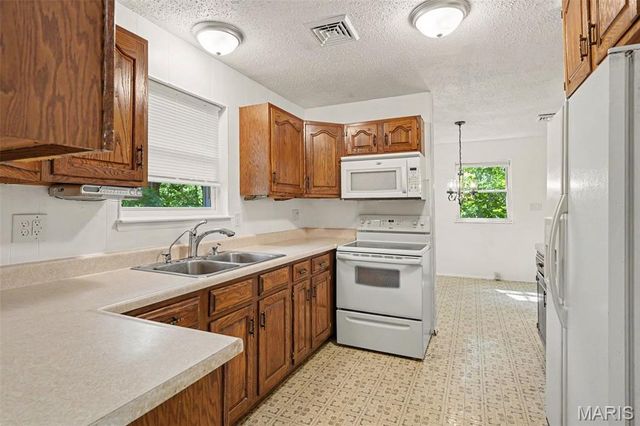5072 Oak Tree Lane, House Springs, MO 63051