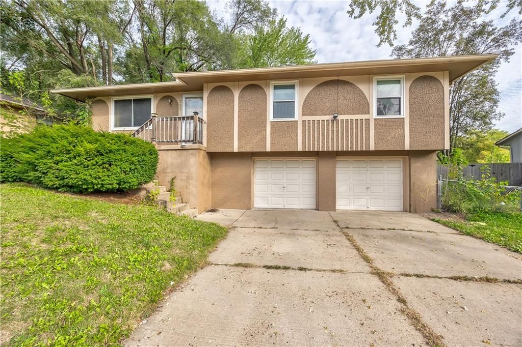 309 SW Moreland School Road, Blue Springs, MO 64014