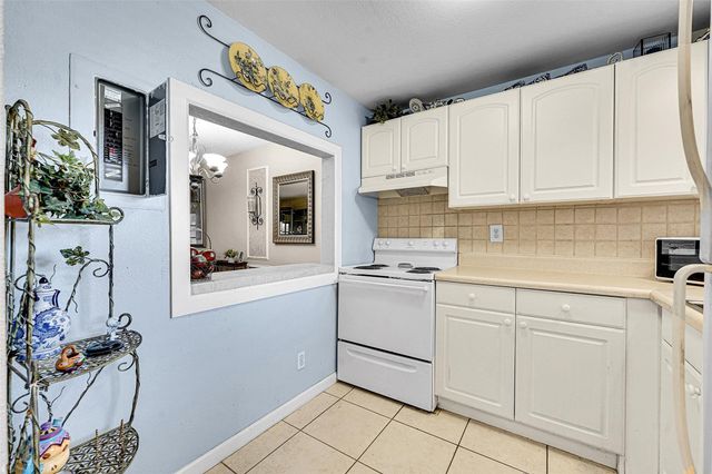 9041 Sunrise Lakes Boulevard 101, Sunrise, FL 33322