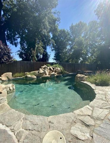 4800 W Crowley Court, Visalia, CA 93291