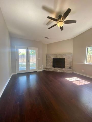 4800 W Crowley Court, Visalia, CA 93291