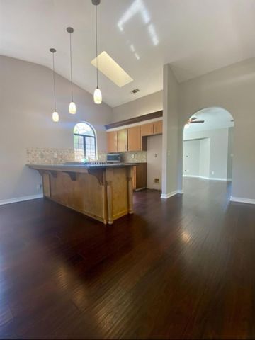 4800 W Crowley Court, Visalia, CA 93291