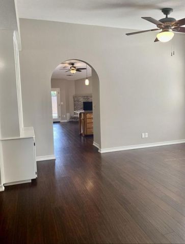 4800 W Crowley Court, Visalia, CA 93291