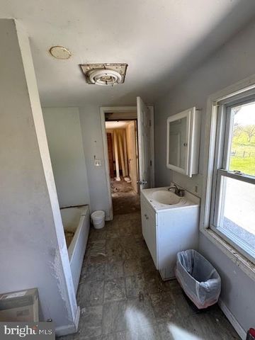 9440 HOLLOW RD, Middletown, MD 21769