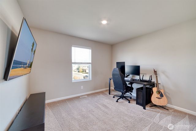 615 Mount Peak Street N, Enumclaw, WA 98022