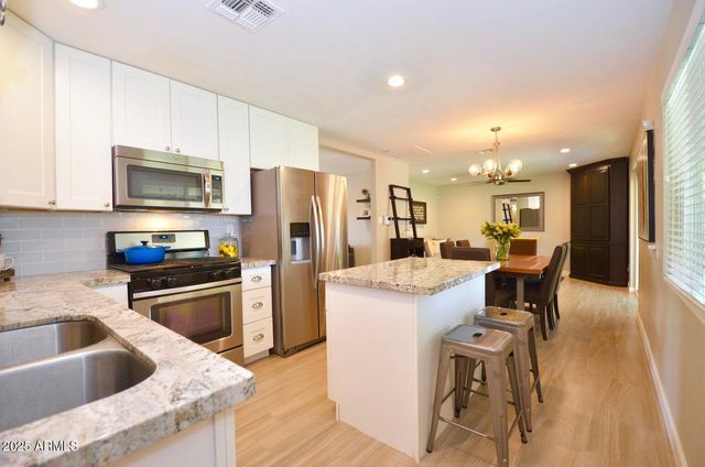 816 E SELDON Lane, Phoenix, AZ 85020