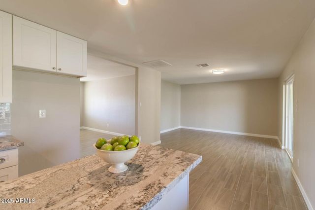 816 E SELDON Lane, Phoenix, AZ 85020