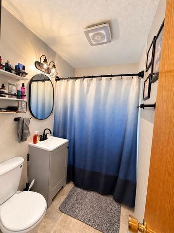 3841 E 39th Court, Des Moines, IA 50317